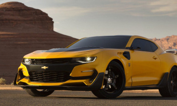 Майкл Бэй показал Bumblebee Camaro 2017 для ''Трансформеров-5''