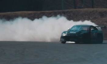 GT-R доказывает, что Годзилла способен на дрифт