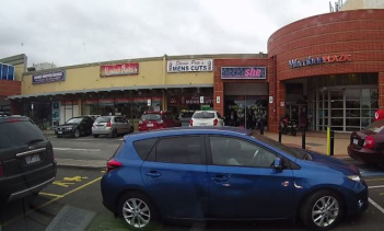 Наверно, эта девушка - худший парковщик в мире