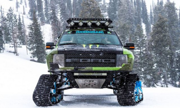 Кен Блок и его гусеничный Raptor