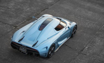 Глава Koenigsegg прокатился на 1,500-сильном Regera