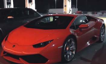 Huracan против Aventador Roadster - самая долгожданная уличная гонка