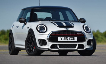 Новый John Cooper Works - трековый монстр в теле MINI