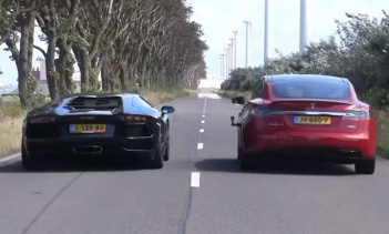 Lamborghini Avetandor против Tesla Model S P90D