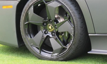 Карбоновый диск Lamborghini Reventon был поврежден в Пеббл-Бич