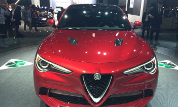 Лос-Анжелес 2016 - 505 л.с. Alfa Romeo Stelvio QV