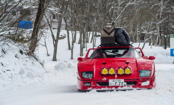Ferrari F40 - снежный дрифт в Японии