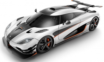 Koenigsegg One:1 разогнался до 240 м/ч на VMAX200 Airstrip