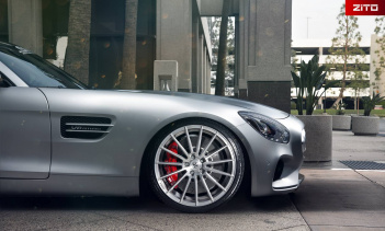 Серебристый Mercedes AMG GTS на дисках Zito