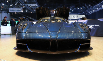 Женева-2017 - Pagani Huayra Roadster