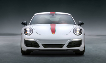 Porsche выпустил автомобиль в честь 15-летия компании в Мексике