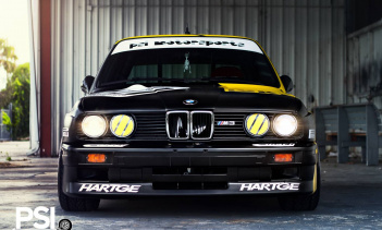 Матовый черный BMW E30 M3 DTM Replica от PSI