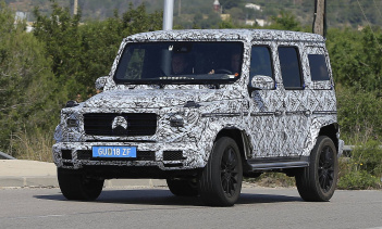 Появились новые шпионские снимки Mercedes-Benz G-Class 2018 года.