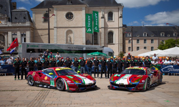 Porsche был быстрее на свободной сессии, но Камуи Кобаяши и Кадзуки Накадзима были быстрее во время первого заезда в среду. №7 Toyota TS050 Hybrid Кобаяши установил рекорд круга со временем 3 минуты 18.793 секунд, что на 0,6 секунды быстрее Накадзимы