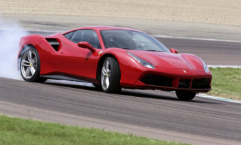 Ferrari V8 получил премию «Двигатель года» - 2-й год подряд