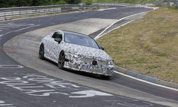 Ранее в этом году на Женевском автосалоне Mercedes представил свой потрясающий концепт-кар AMG GT Concept.