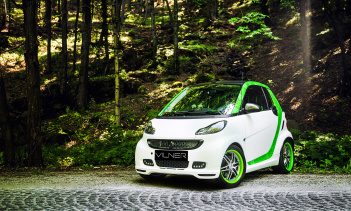 Может быть, самое лучшее в том, что команда Vilner решила настроить экстерьер так, чтобы он соответствовал идее концепции интерьера. Эксклюзивные колеса Brabus все еще присутствуют, но они получили зеленые обода. Кроме того, аккуратный контраст в цве