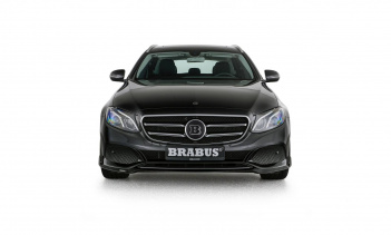 Наконец, Brabus предлагает обширные внутренние обновления, которые превратит универсал E-Class во что-то действительно особенное.