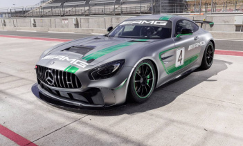 В этом году на 24-часовом мероприятии Spa-Francorchamps Mercedes-AMG представил свой последний полнофункциональный гоночный автомобиль - Mercedes-AMG GT4.