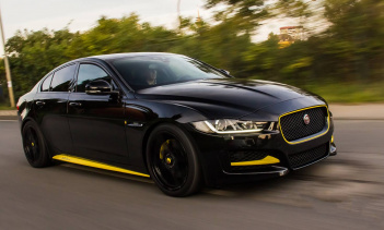 В интерьере Arden может предложить полные услуги по перешивке с использованием кожи Nappa, карбона и дерева.