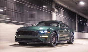 Легенда возвращается в виде нового ограниченного выпуска Ford Mustang Bullitt, представленного на Детройтском автосалоне 2018.