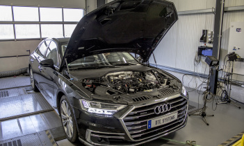 Мы действительно любим такие обновления, ведь они имеют огромное значение. И, как кажется, даже такие флагманские модели могут извлечь выгоду из такой элегантной технологии. Будем честными, мы не верили, что Audi A8 нуждается в большей мощности и лов