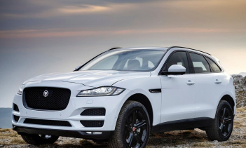 Существует определенная формула, которая отделяет Jaguar от Land Rover. «Обязательно ли Jaguar воспроизводить Range Rover или Land Rover? Нет. Это не его работа», - сказал Визнер. «Вам не нужен ни другой Range Rover, ни другой Land Rover - у них свои