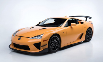 Lexus LFA - редкий автомобиль, но Nurburgring Edition, созданный специально для трека, еще более редкий.