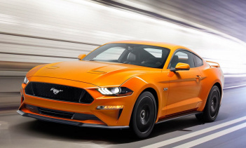 Между тем, гибридная версия нынешнего Mustang появится в 2019 году.