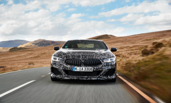 Испытания 8-й серии проводились не только в Уэльсе, но и на гоночном треке и оцепленном полигоне, зимние тесты проводились в Арджеплоге в Швеции, на испытательной площадке BMW Group в Мирамасе на юге Франции и в испытательном центре на Nürburgring No