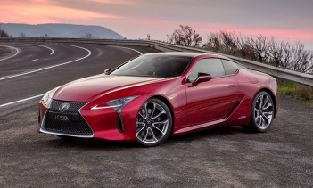 Автомобиль, купе Lexus LC, также получил другие признания, в том числе «Лучший автомобильный дизайн года» в 2016 году и две награды «EyeOn Design» на Североамериканском международном автосалоне 2016 года как лучший серийный автомобиль и за лучший диз
