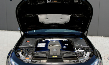 Всем известно, что AMG недавно заменил большой V8 в своих автомобилях гибким и немного более компактным четырехлитровым двухтурбинным V8.