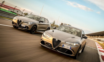 В заднеприводной Giulia Quadrifoglio, разгон от 0 до 100 км/ч занимает всего 3,9 секунды, прежде чем внедорожник достигнет 305 км/ч. Полноприводный Stelvio разгоняется до сотни за 3,8 секунды и достигнет максимальной скорости 280 км/ч. Владельцам спе