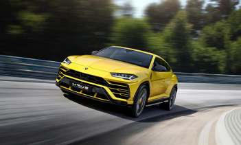 В состав нового линейки автомобилей на Salon Privé 2018 входит мощный Lamborghini Urus Super SUV.   Как вы помните, автомобиль был впервые показан еще в декабре 2017 года в штаб-квартире бренда в Сант-Агате Болоньезе, а через несколько месяцев он деб
