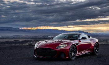Команда Aston Martin с гордостью представляет DBS Superleggera.