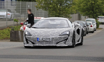 Примечательно, что капот или крылья никак не изменились.