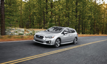 Кроме того, все автомобили 2019 Impreza оснащены 2,0-литровым 4-цилиндровым двигателем с прямым впрыском топлива, который производит в общей сложности 152 л.с. Он сопряжен с семиступенчатой механической коробкой передач и подрулевыми переключателями 