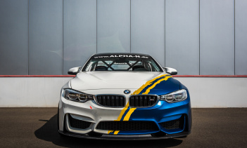 Мы все знаем, что BMW очень часто подвергается настройкам, которые делают из стоковых моделей самые популярные и успешные спортивные автомобили на трассе.