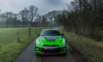 Fostla.de обернула Nissan Nismo в эксклюзивный винил