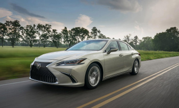 Команда Lexus анонсировала подробности о новом флагмане 2019 ES