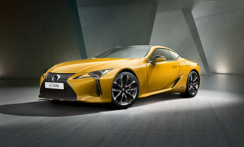 Lexus представляет привлекательное новое дополнение к флагманскому диапазону LC, выпустив версию LC Limited Edition, отличающуюся окраской цвета Naples Yellow и дополнительными функциями. Суперкар действительно заслуживает внимания! Итак, давайте пос