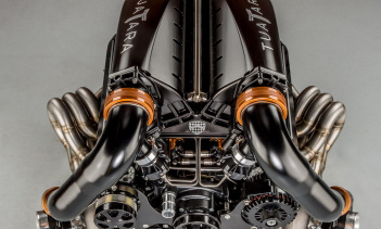 Это также подтверждает то, как долго Джарод Шелби и его команда в Уэст-Ричленде, штат Вашингтон, работали над машиной - и то, что они делали раньше. Shelby SuperCars впервые продемонстрировал Tuatara еще в 2011 году, опираясь на свой опыт работы с ре