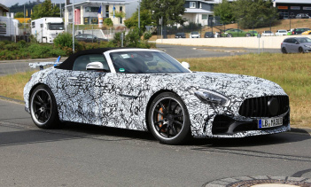 Недавно был замечен на тестировании новый Mercedes-AMG GT R Roadster.