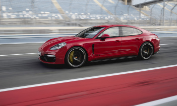 Porsche объявил о выпуске двух новых изданий серии Panamera.