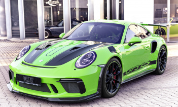 Если вы хотите заказать детали в чистом карбоне, цены начинаются с 6750 евро , передний спойлер стоит 2790 евро, а диффузор - 1590 евро. Все цены указаны без учета НДС.