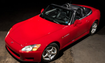 Этот был продан всего с 1000 миль на одометре...