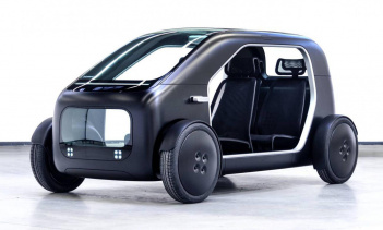 Внутри SIN Biomega предлагает простоту и минималистский дизайн. Четыре места независимы и установлены на совершенно ровный пол, обеспечивая просторную кабину, а огромные боковые и передние окна создают воздушную атмосферу. Компания стремится запустит