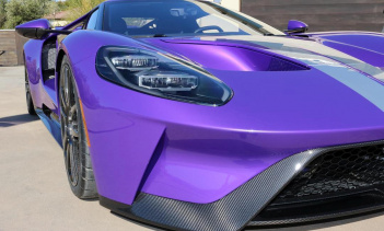 Это не единственный суперкар в коллекции Рахала в привлекательном цвете. Водитель IndyCar также владеет первым Porsche 911 GT2 RS в цвете Amethyst Metallic, а также ярко-зеленым Porsche 918 Spyder. Другие экзотические автомобили в его коллекции включ