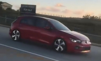 Также обратите внимание на то, что машина очень низкая – может мы видим новый спортивный GTi или линейку нового поколения Golf R?