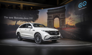 Соперничающий немецкий производитель Volkswagen недавно объявил об аналогичных инвестициях в 50 миллиардов евро в технологии для VW, Audi, Bentley и, возможно, Lamborghini. Понятно, что инвестиции BMW в аккумуляторы и электрификацию находятся в таком